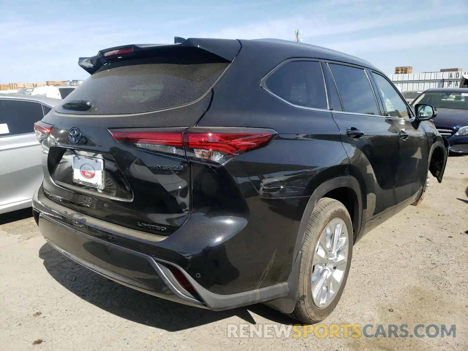 4 Photograph of a damaged car 5TDDBRCHXMS035939 TOYOTA HIGHLANDER 2021