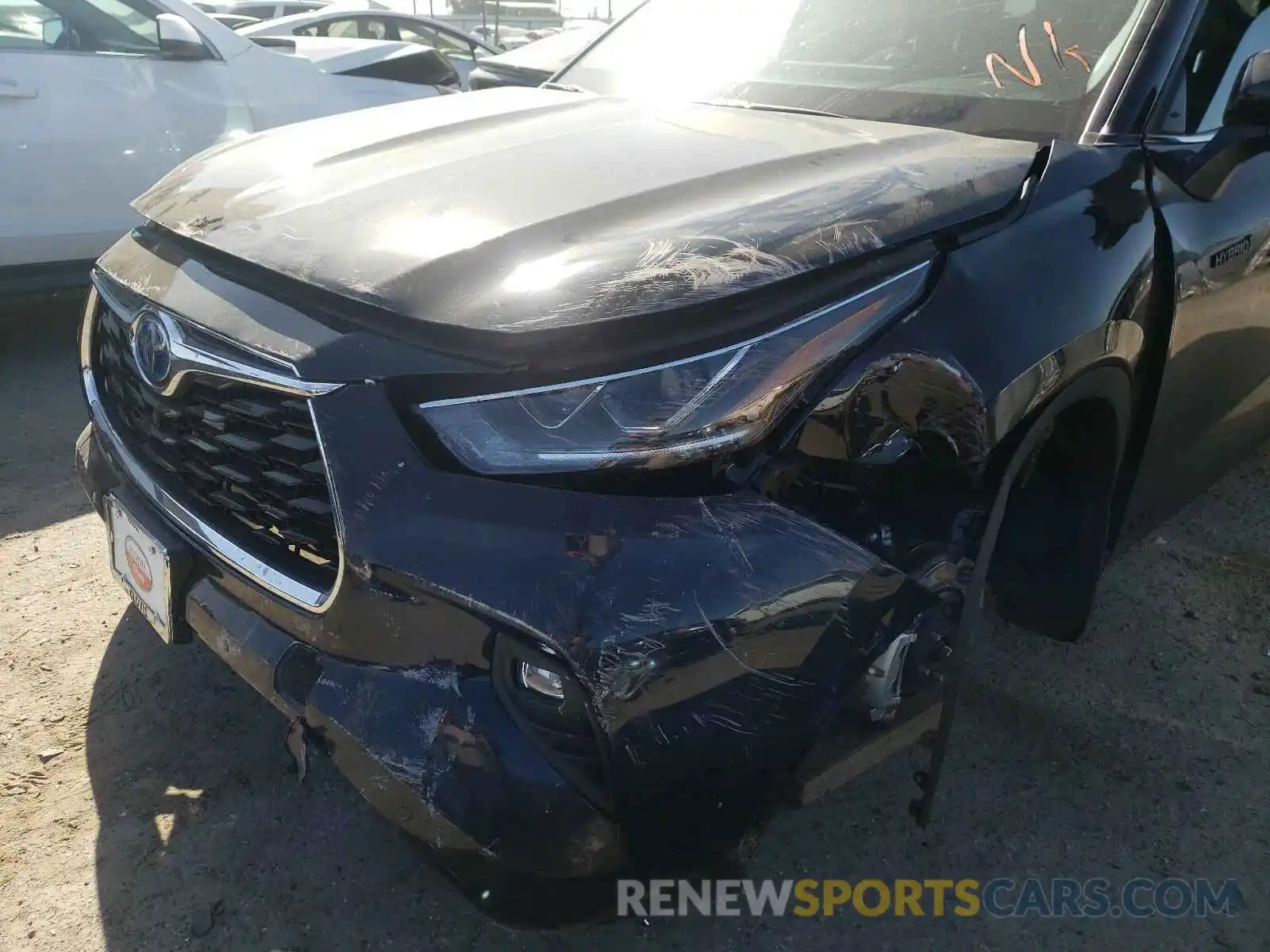 9 Photograph of a damaged car 5TDDBRCHXMS035939 TOYOTA HIGHLANDER 2021