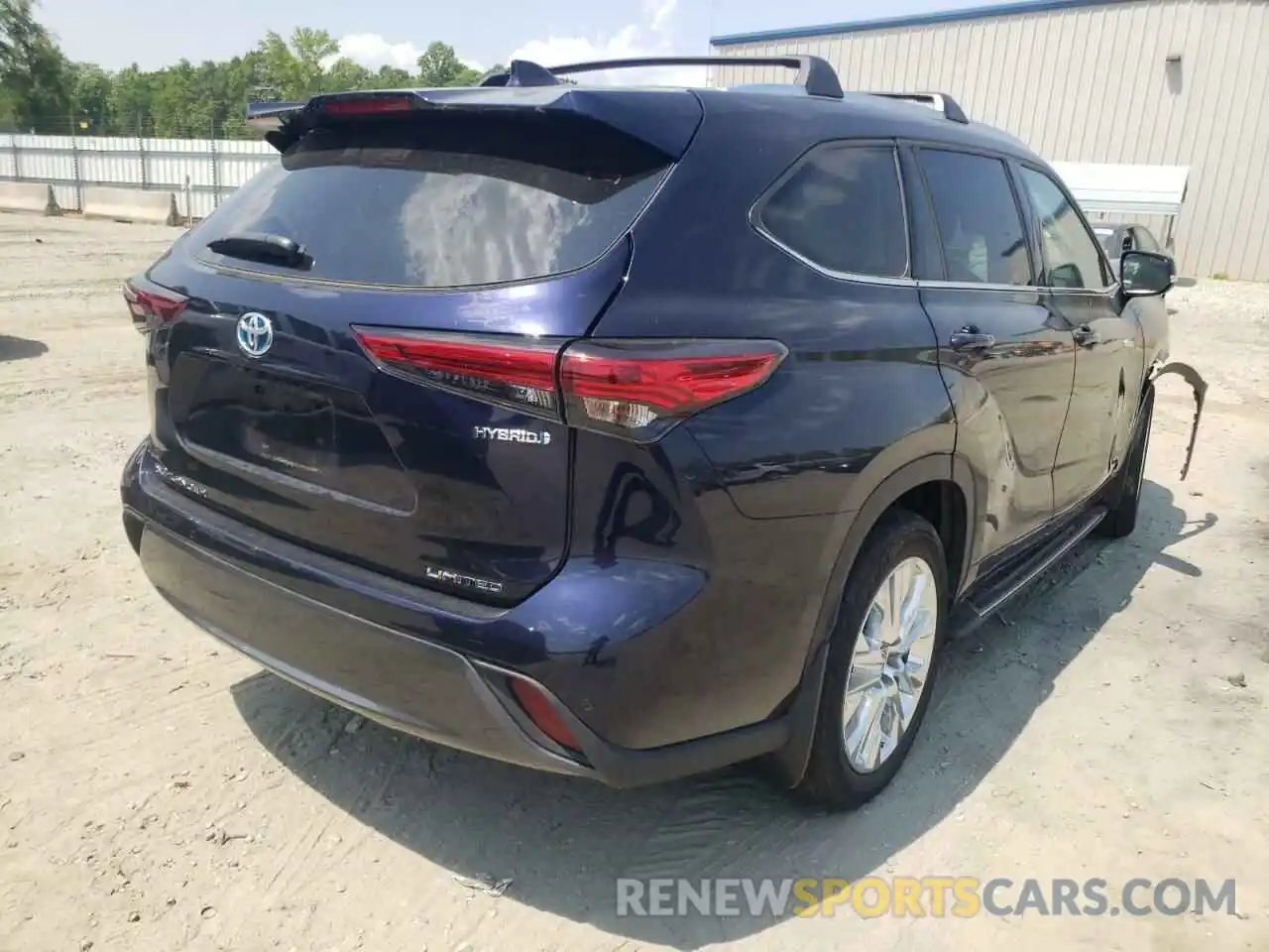 4 Photograph of a damaged car 5TDDBRCHXMS522235 TOYOTA HIGHLANDER 2021