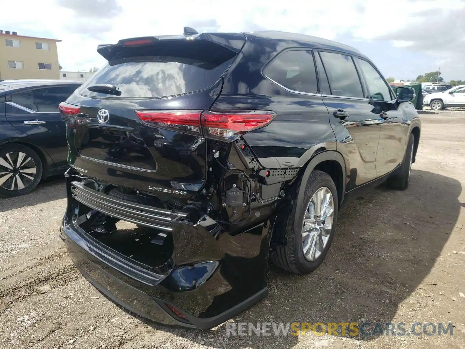 4 Photograph of a damaged car 5TDDZRBH0MS525612 TOYOTA HIGHLANDER 2021