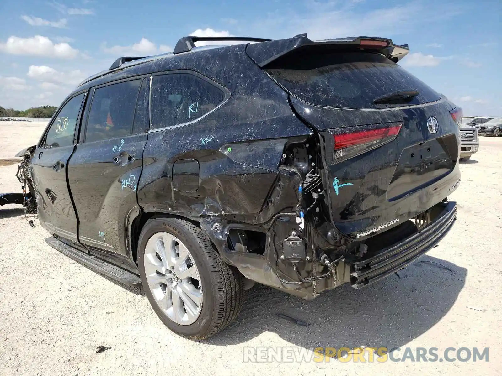 3 Photograph of a damaged car 5TDDZRBH0MS526758 TOYOTA HIGHLANDER 2021