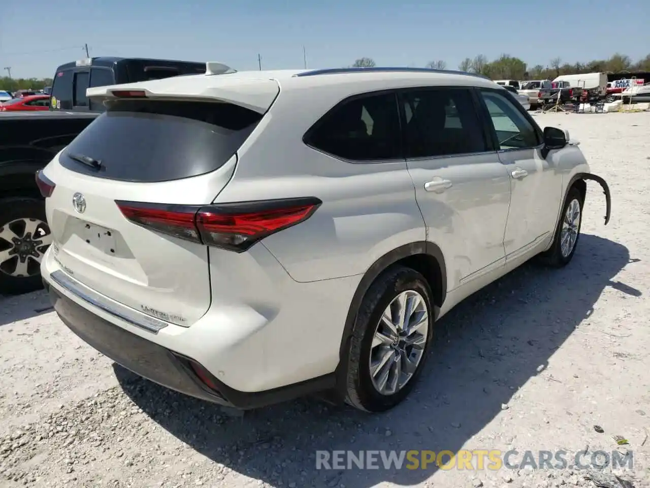 4 Photograph of a damaged car 5TDDZRBH0MS537288 TOYOTA HIGHLANDER 2021