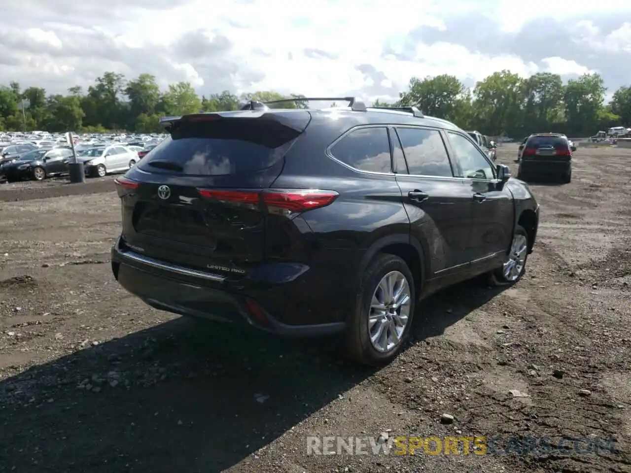 4 Photograph of a damaged car 5TDDZRBH0MS555810 TOYOTA HIGHLANDER 2021