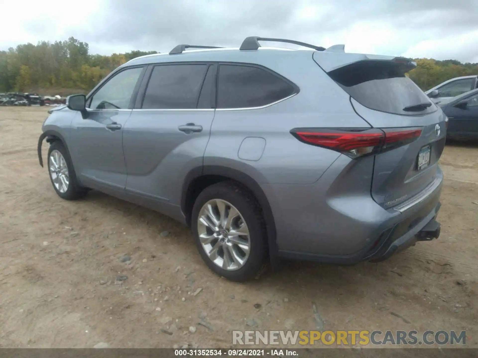 3 Photograph of a damaged car 5TDDZRBH1MS097498 TOYOTA HIGHLANDER 2021