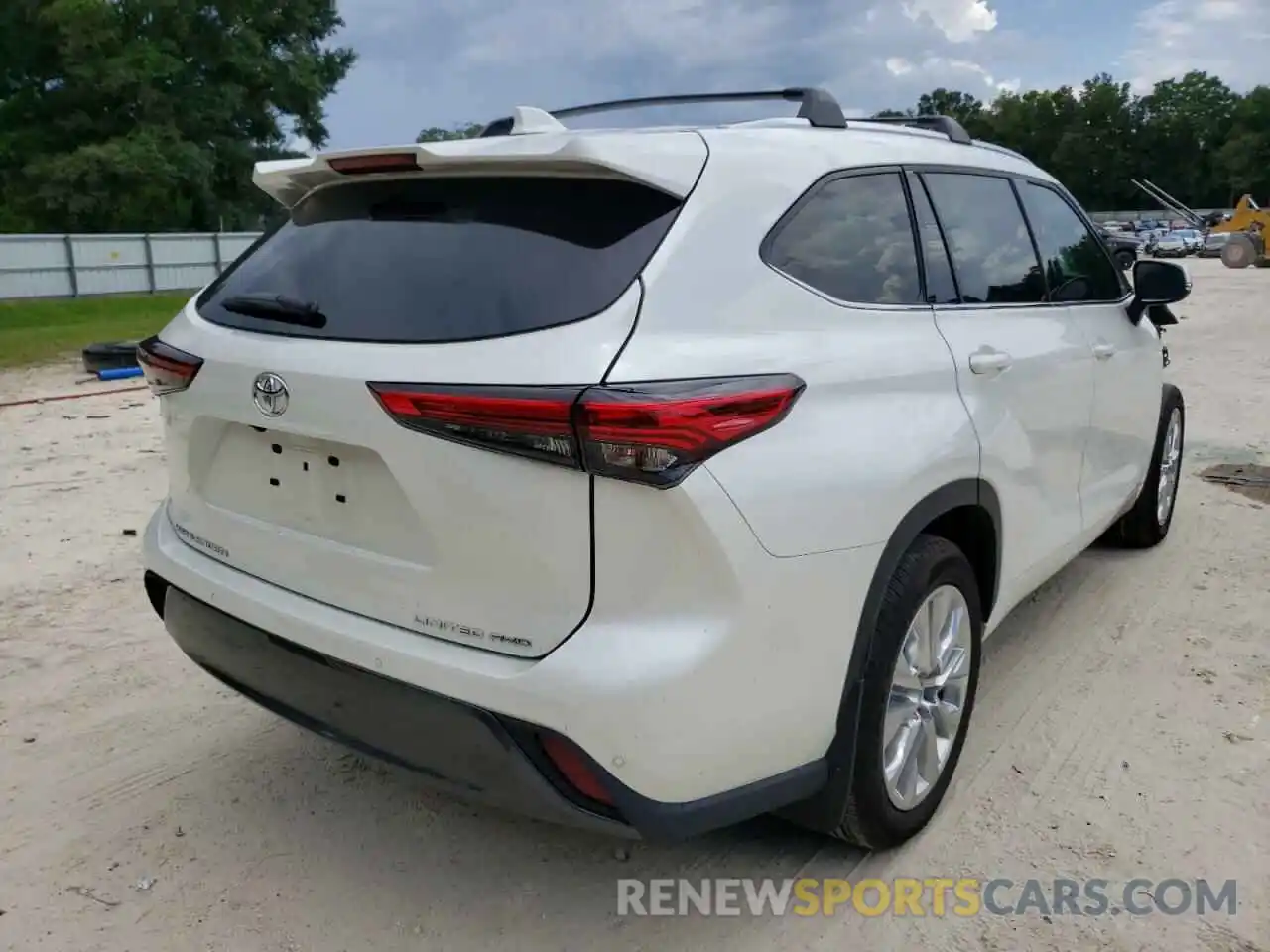 4 Photograph of a damaged car 5TDDZRBH3MS544400 TOYOTA HIGHLANDER 2021