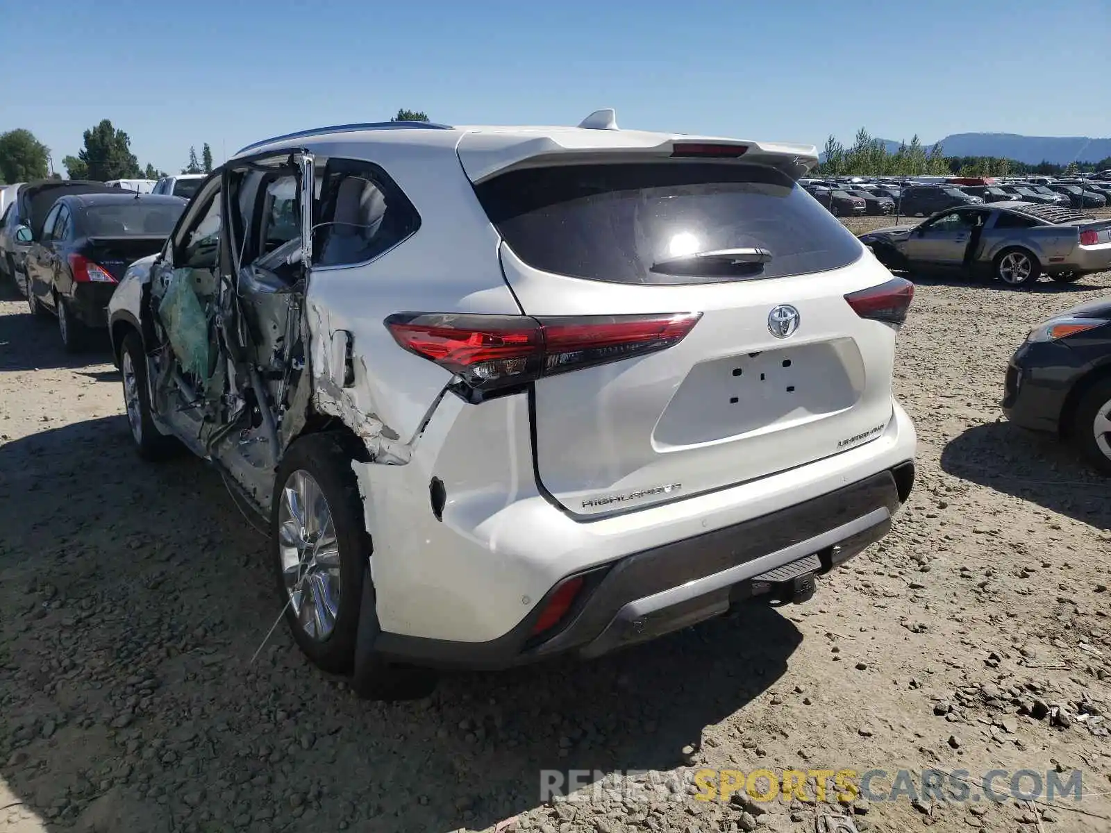 3 Photograph of a damaged car 5TDDZRBH4MS082008 TOYOTA HIGHLANDER 2021