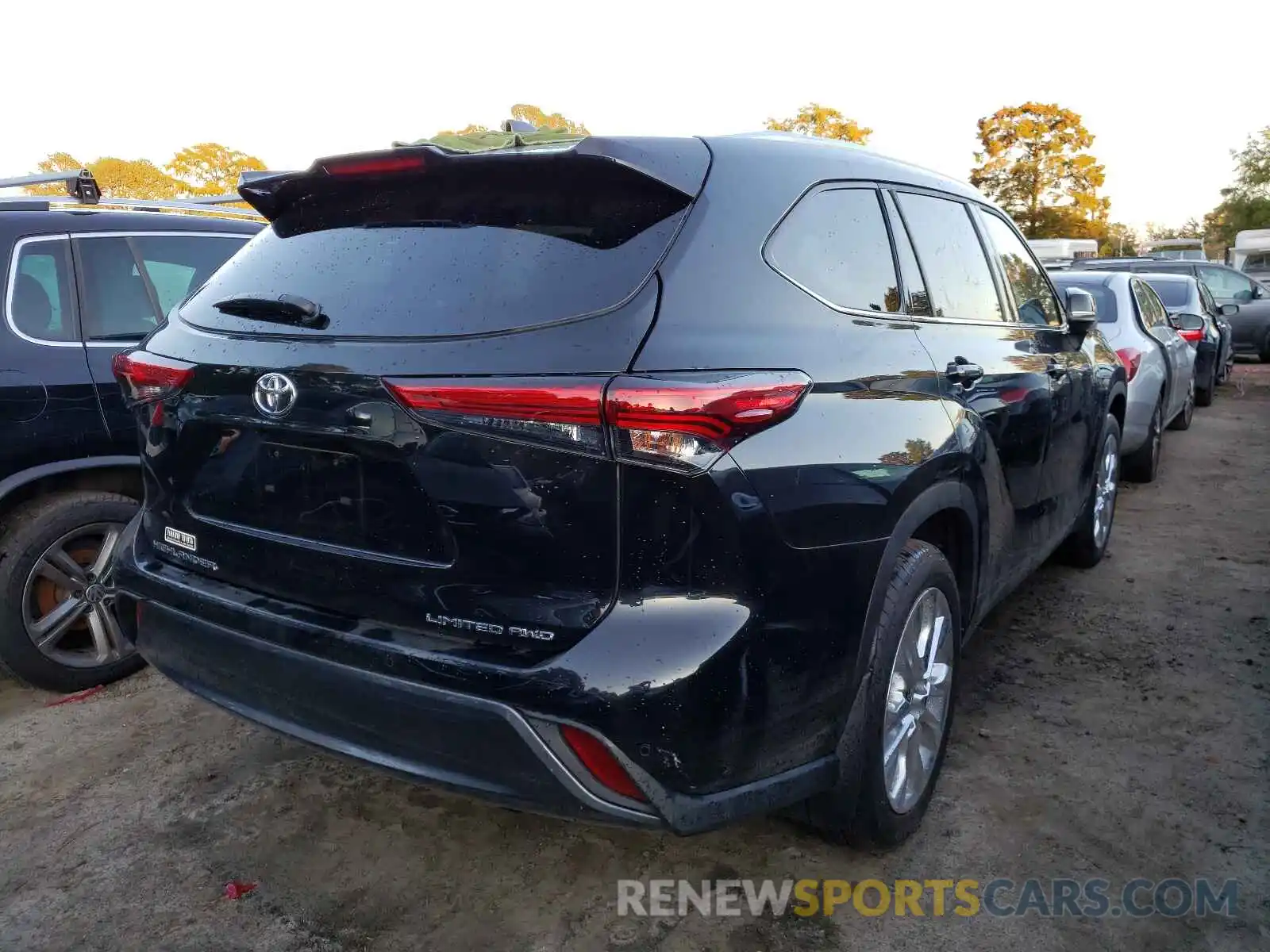 4 Photograph of a damaged car 5TDDZRBH5MS075021 TOYOTA HIGHLANDER 2021