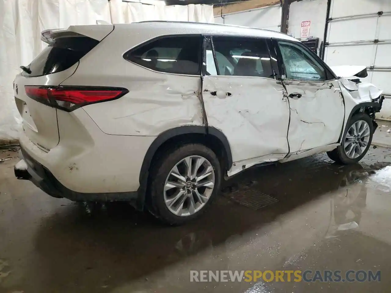 3 Photograph of a damaged car 5TDDZRBH5MS121771 TOYOTA HIGHLANDER 2021