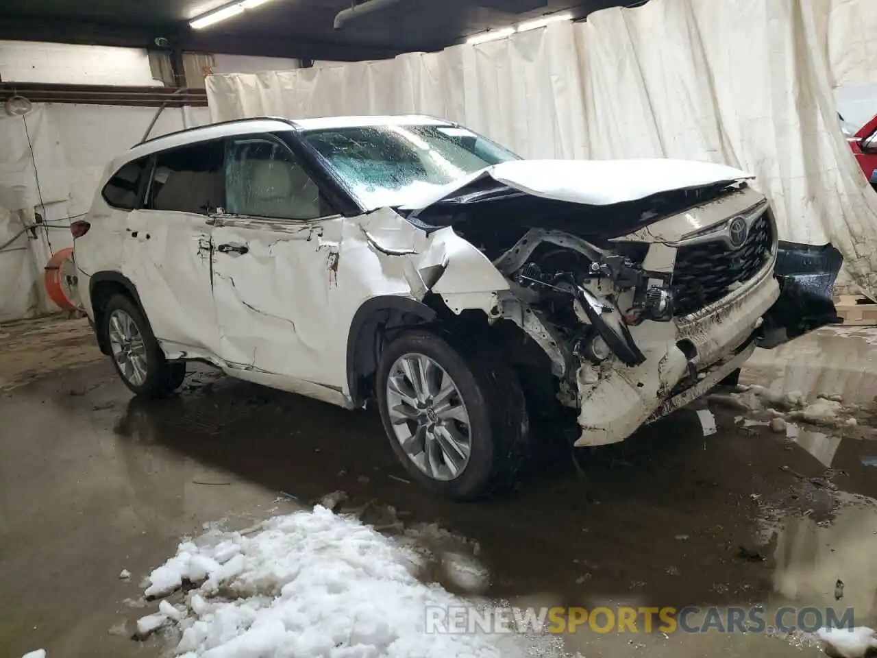 4 Photograph of a damaged car 5TDDZRBH5MS121771 TOYOTA HIGHLANDER 2021