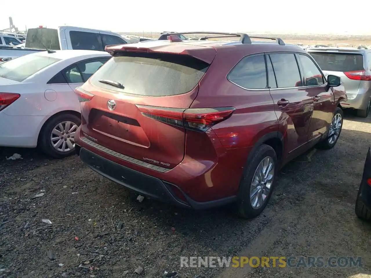 4 Photograph of a damaged car 5TDDZRBH5MS124038 TOYOTA HIGHLANDER 2021