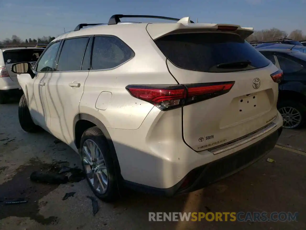 3 Photograph of a damaged car 5TDDZRBH6MS084083 TOYOTA HIGHLANDER 2021