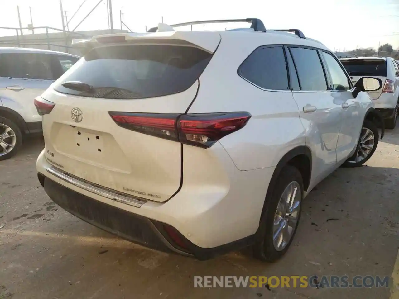 4 Photograph of a damaged car 5TDDZRBH6MS084083 TOYOTA HIGHLANDER 2021