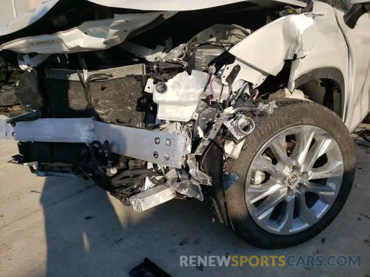 9 Photograph of a damaged car 5TDDZRBH6MS084083 TOYOTA HIGHLANDER 2021