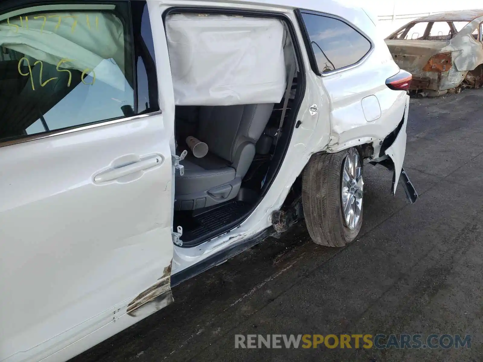 9 Photograph of a damaged car 5TDDZRBH7MS082553 TOYOTA HIGHLANDER 2021