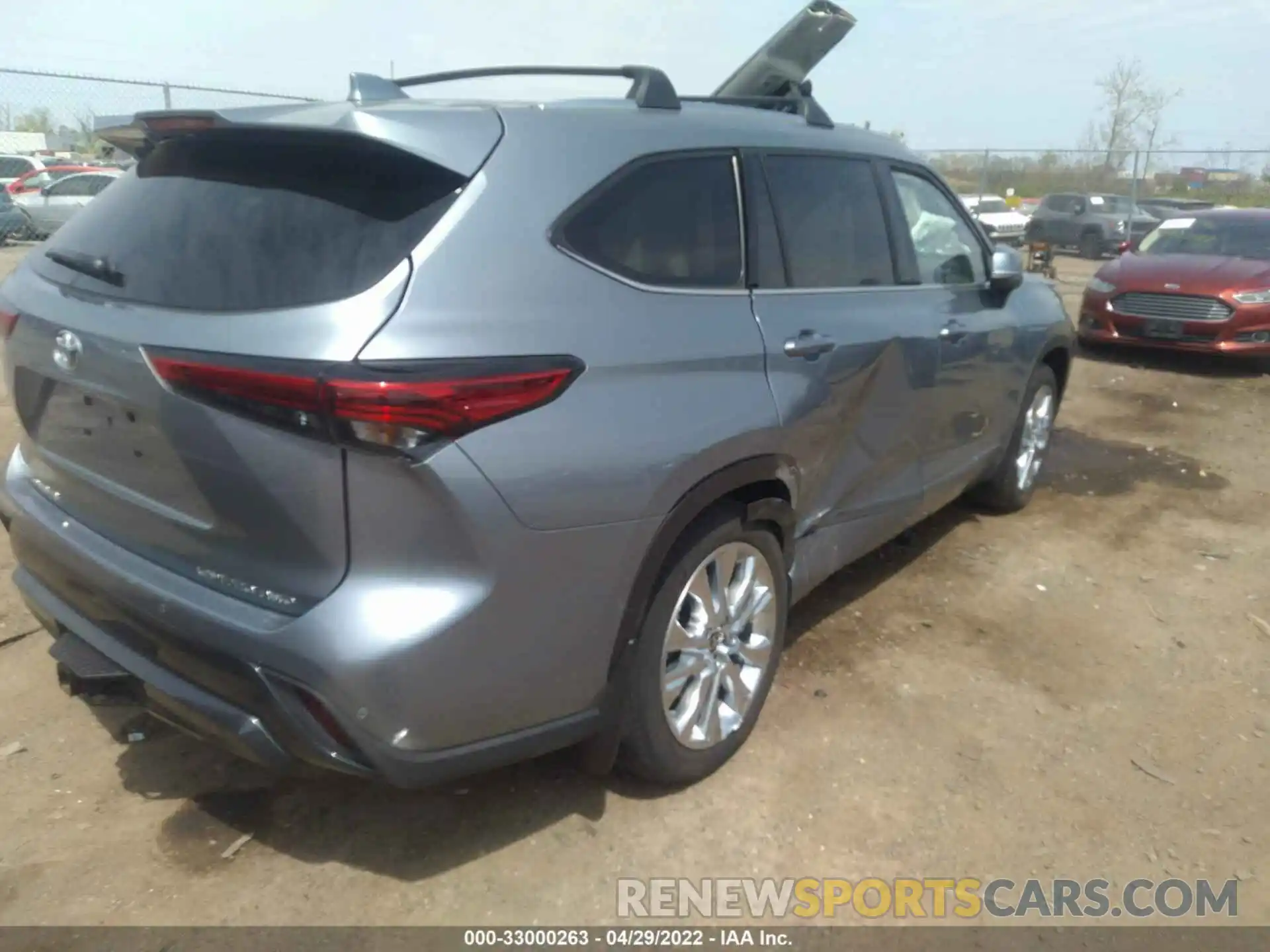 4 Photograph of a damaged car 5TDDZRBH7MS111212 TOYOTA HIGHLANDER 2021