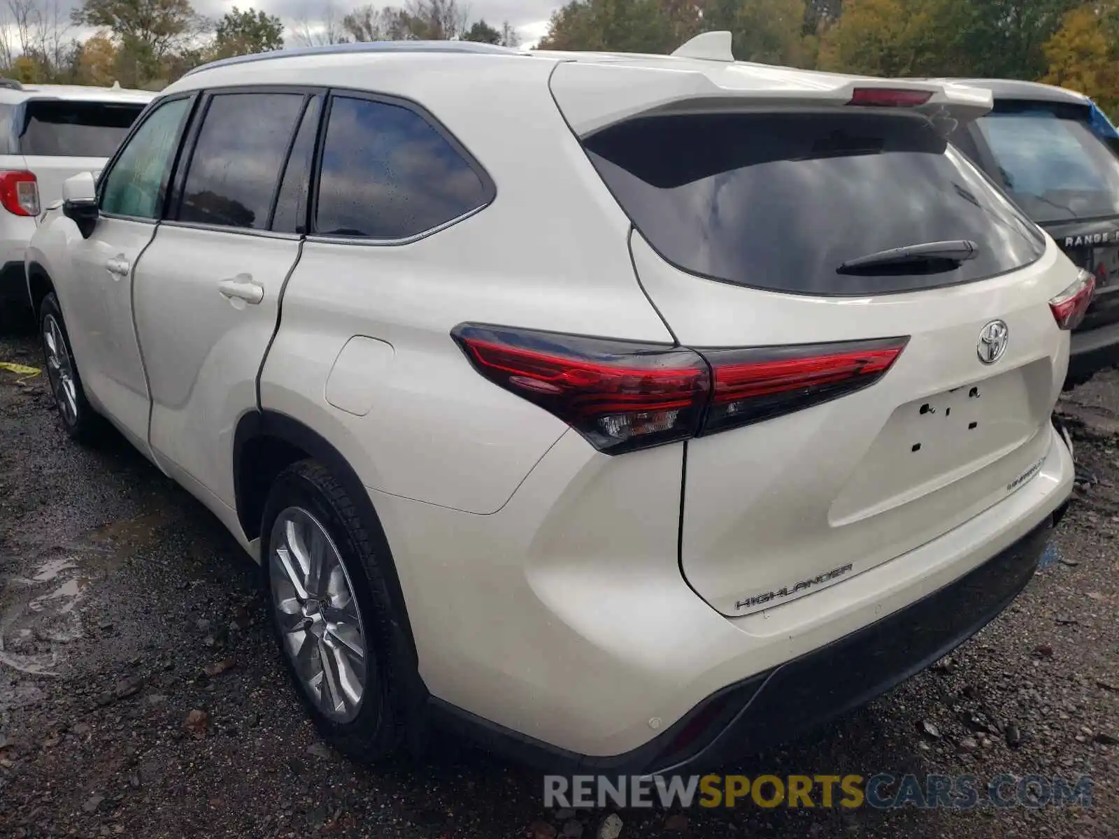 3 Photograph of a damaged car 5TDDZRBH7MS130455 TOYOTA HIGHLANDER 2021