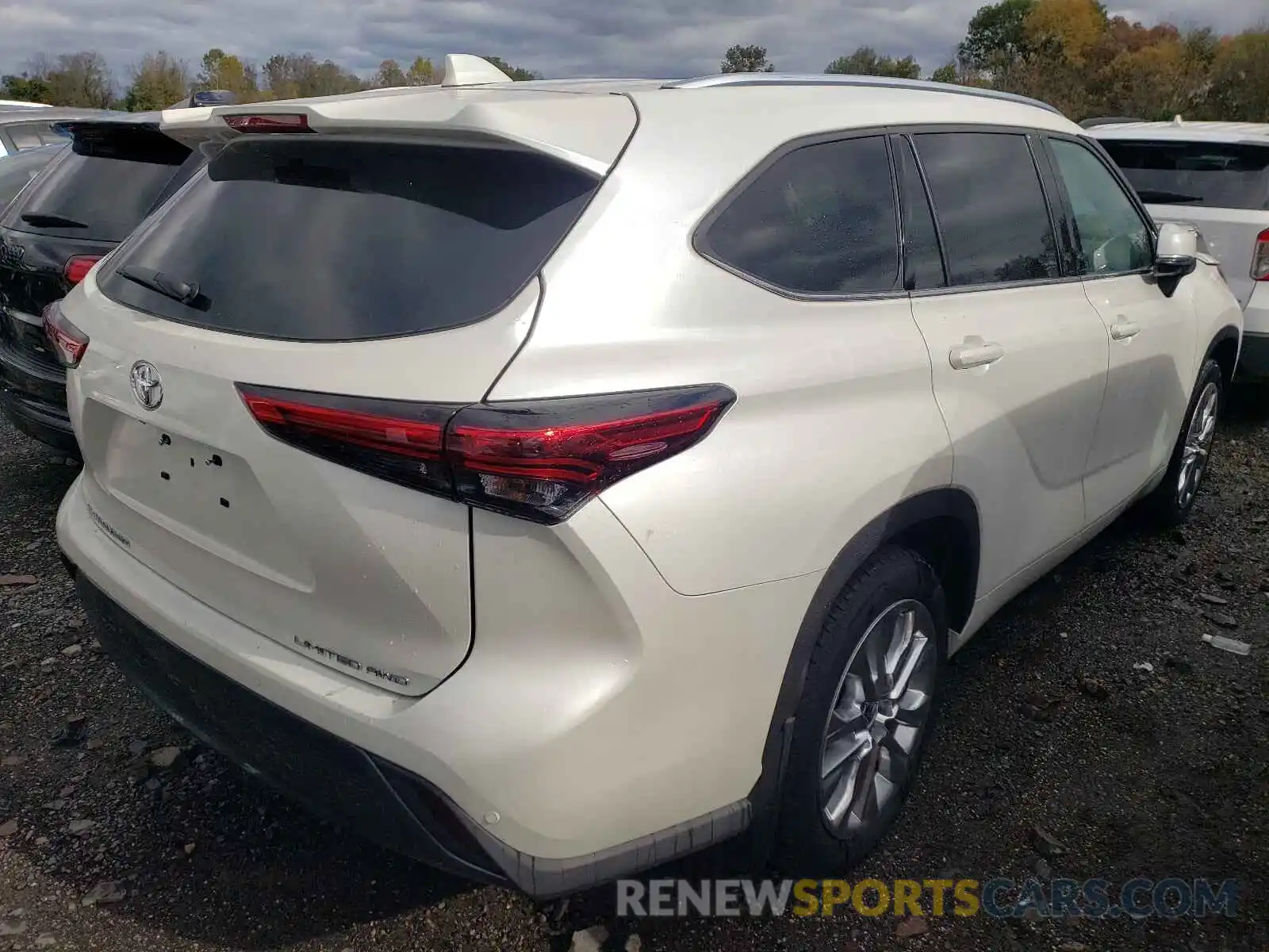 4 Photograph of a damaged car 5TDDZRBH7MS130455 TOYOTA HIGHLANDER 2021