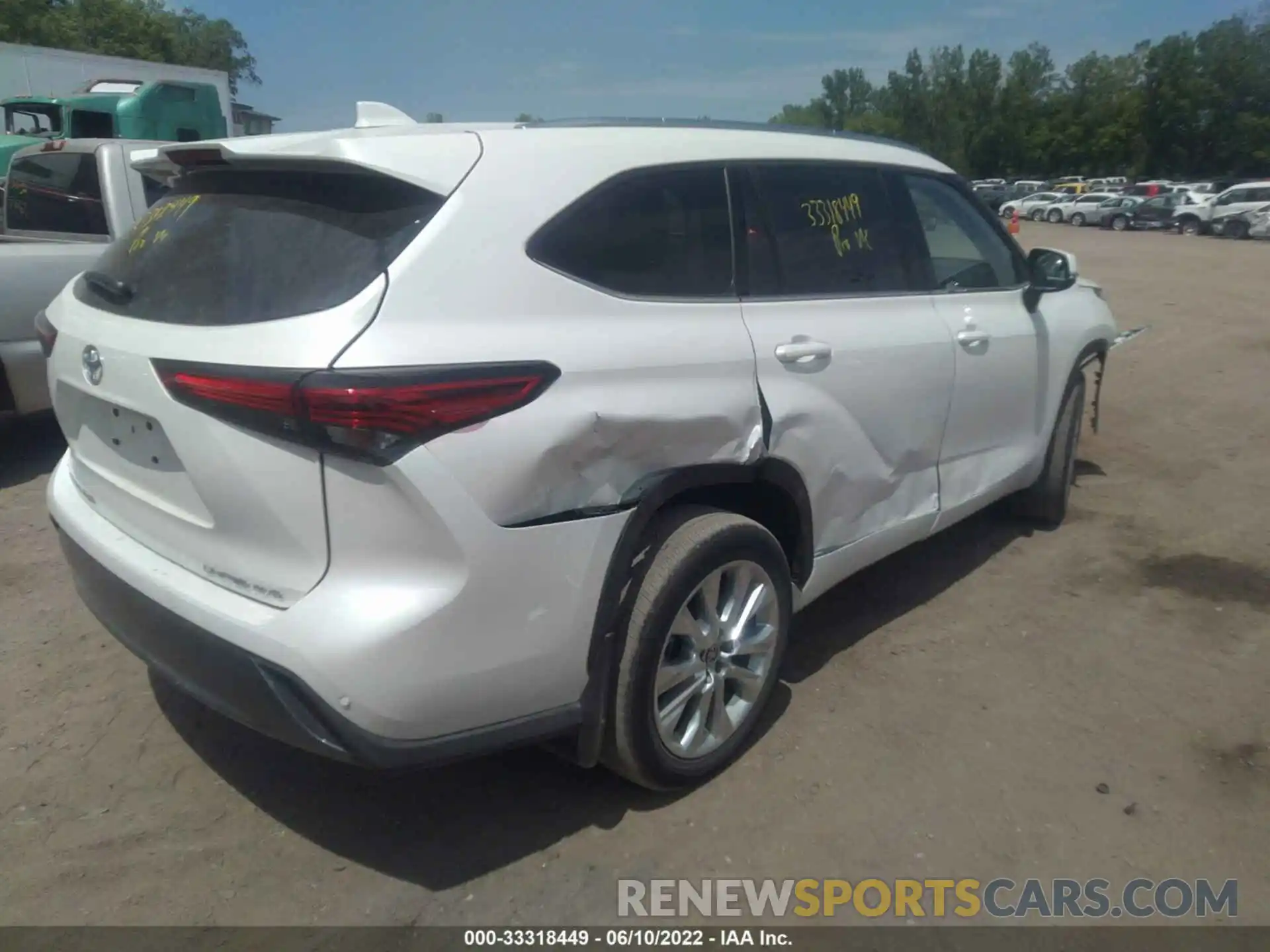 4 Photograph of a damaged car 5TDDZRBH7MS529933 TOYOTA HIGHLANDER 2021