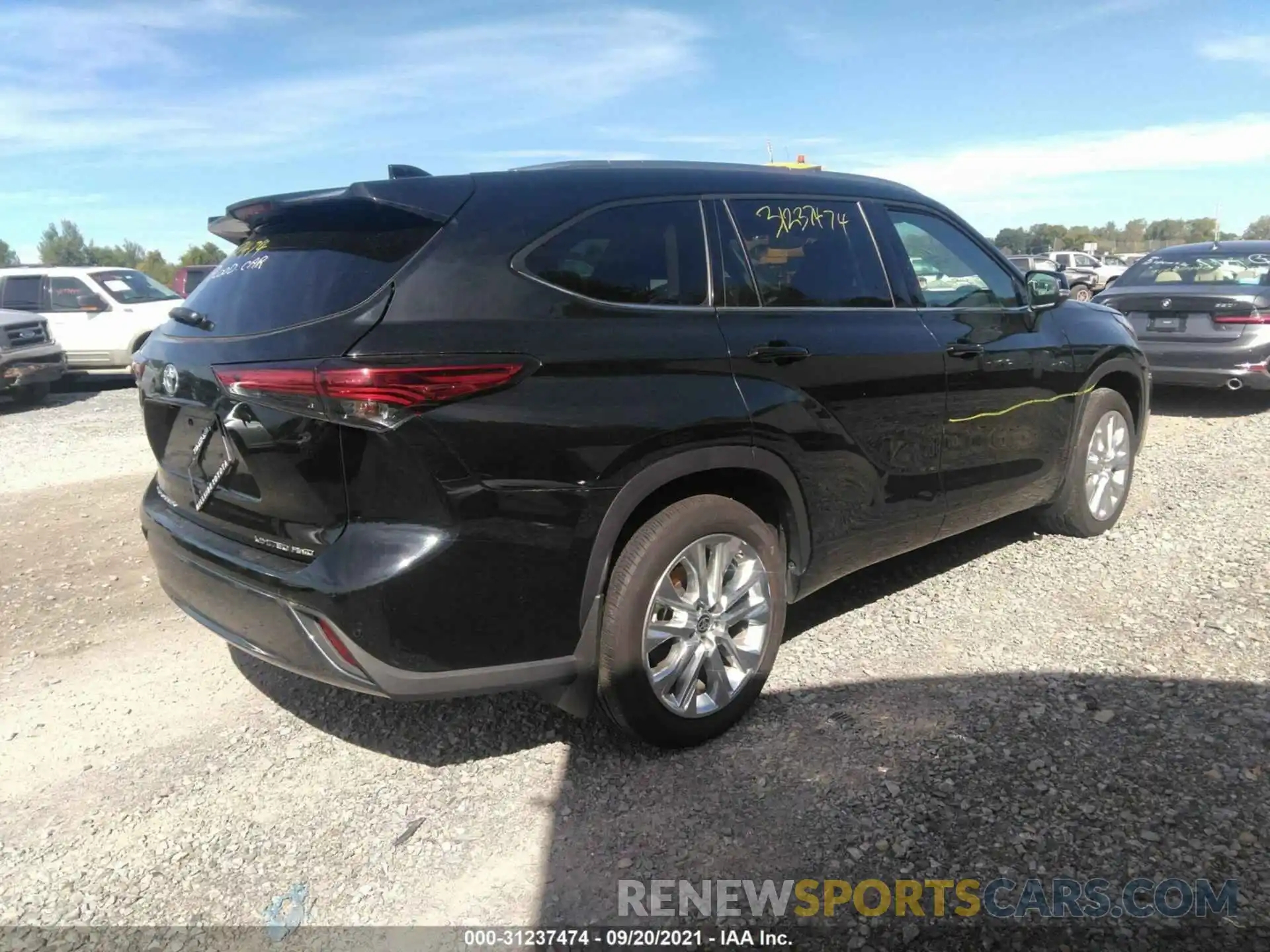 4 Photograph of a damaged car 5TDDZRBH8MS069164 TOYOTA HIGHLANDER 2021