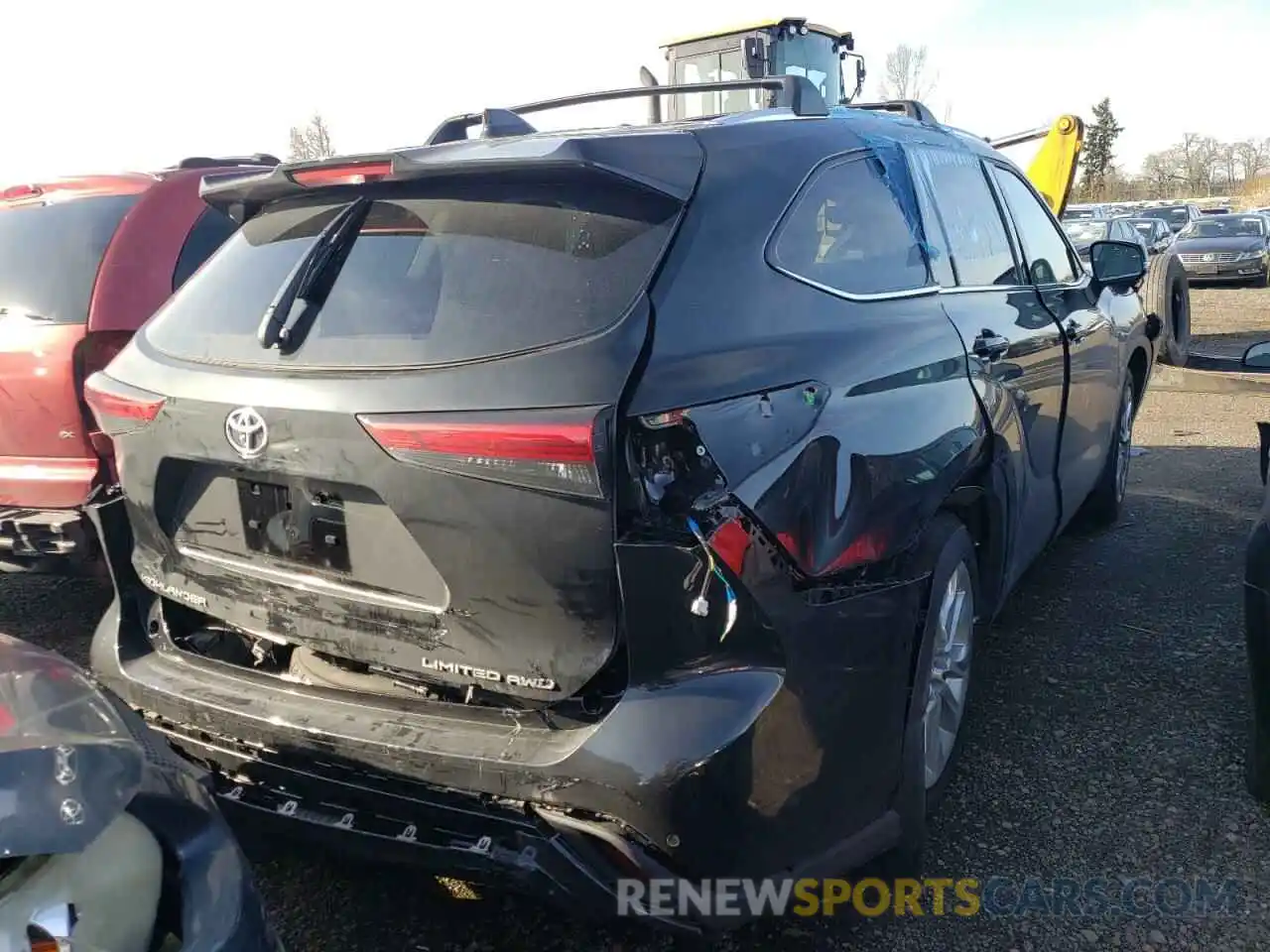 4 Photograph of a damaged car 5TDDZRBH8MS138581 TOYOTA HIGHLANDER 2021