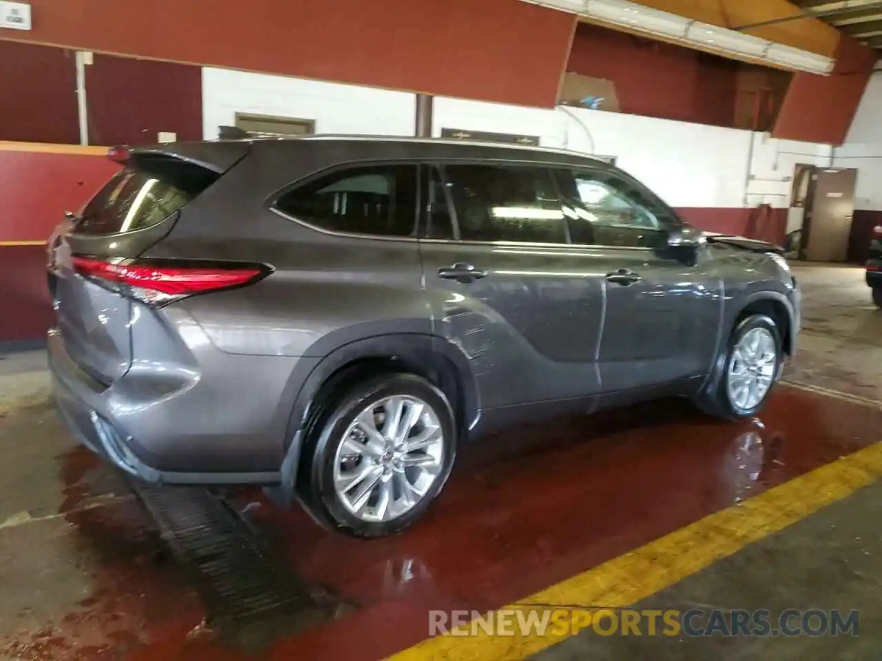 3 Photograph of a damaged car 5TDDZRBH8MS557028 TOYOTA HIGHLANDER 2021