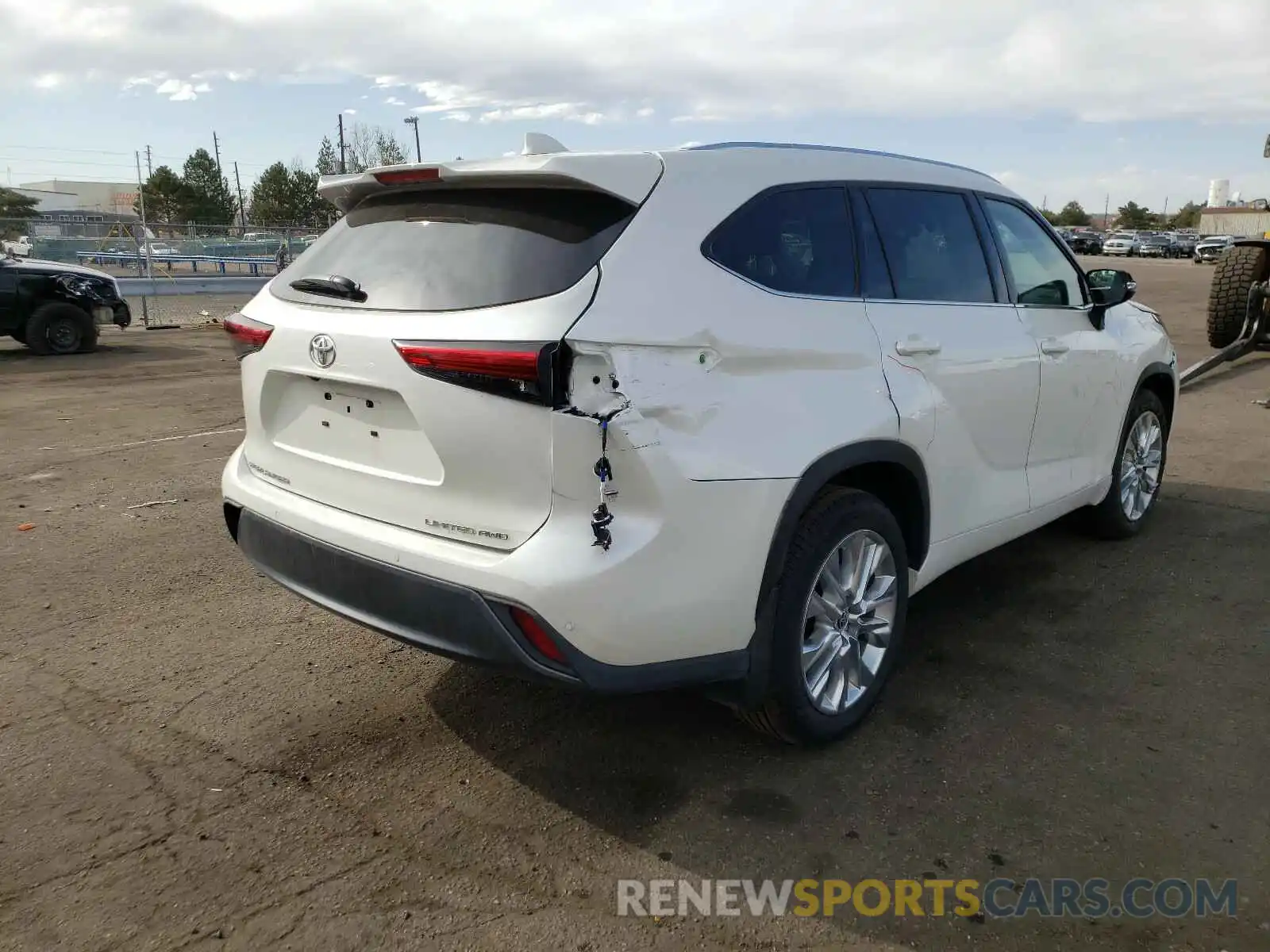 4 Photograph of a damaged car 5TDDZRBH9MS527083 TOYOTA HIGHLANDER 2021