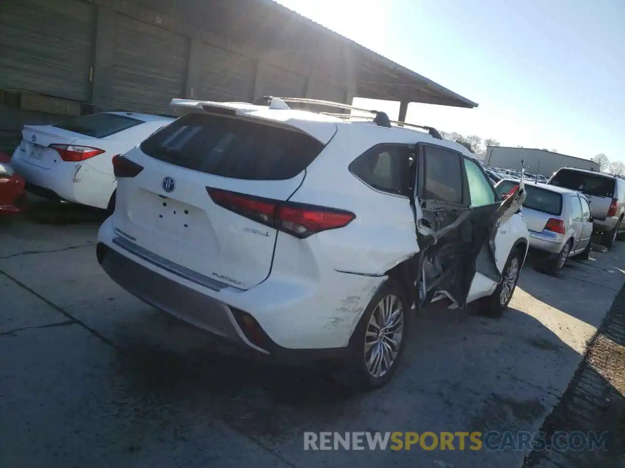 4 Photograph of a damaged car 5TDEBRCH0MS040913 TOYOTA HIGHLANDER 2021