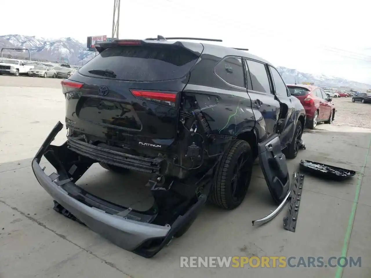 4 Photograph of a damaged car 5TDEBRCH2MS053727 TOYOTA HIGHLANDER 2021