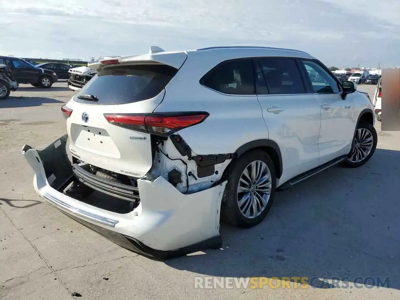 4 Photograph of a damaged car 5TDEBRCH4MS026223 TOYOTA HIGHLANDER 2021