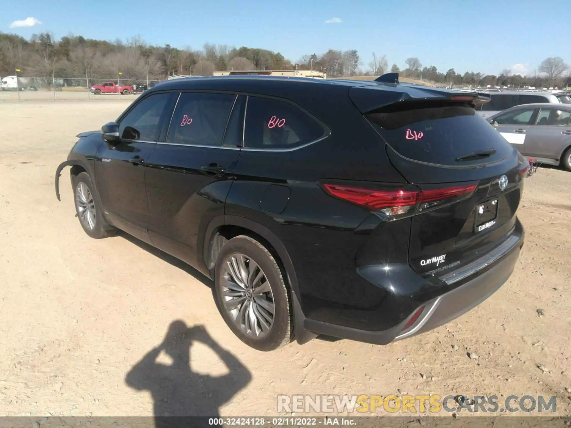 3 Photograph of a damaged car 5TDEBRCH4MS026285 TOYOTA HIGHLANDER 2021