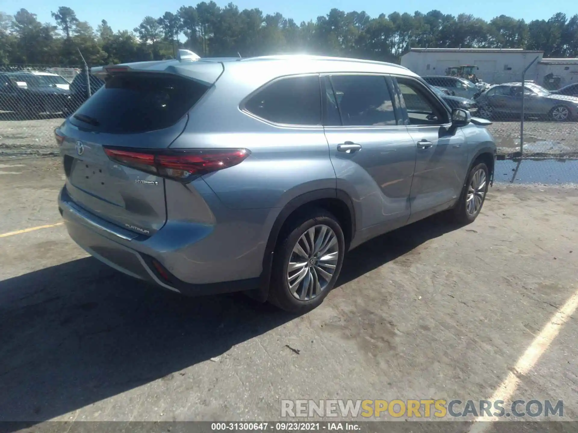 4 Photograph of a damaged car 5TDEBRCH6MS026434 TOYOTA HIGHLANDER 2021