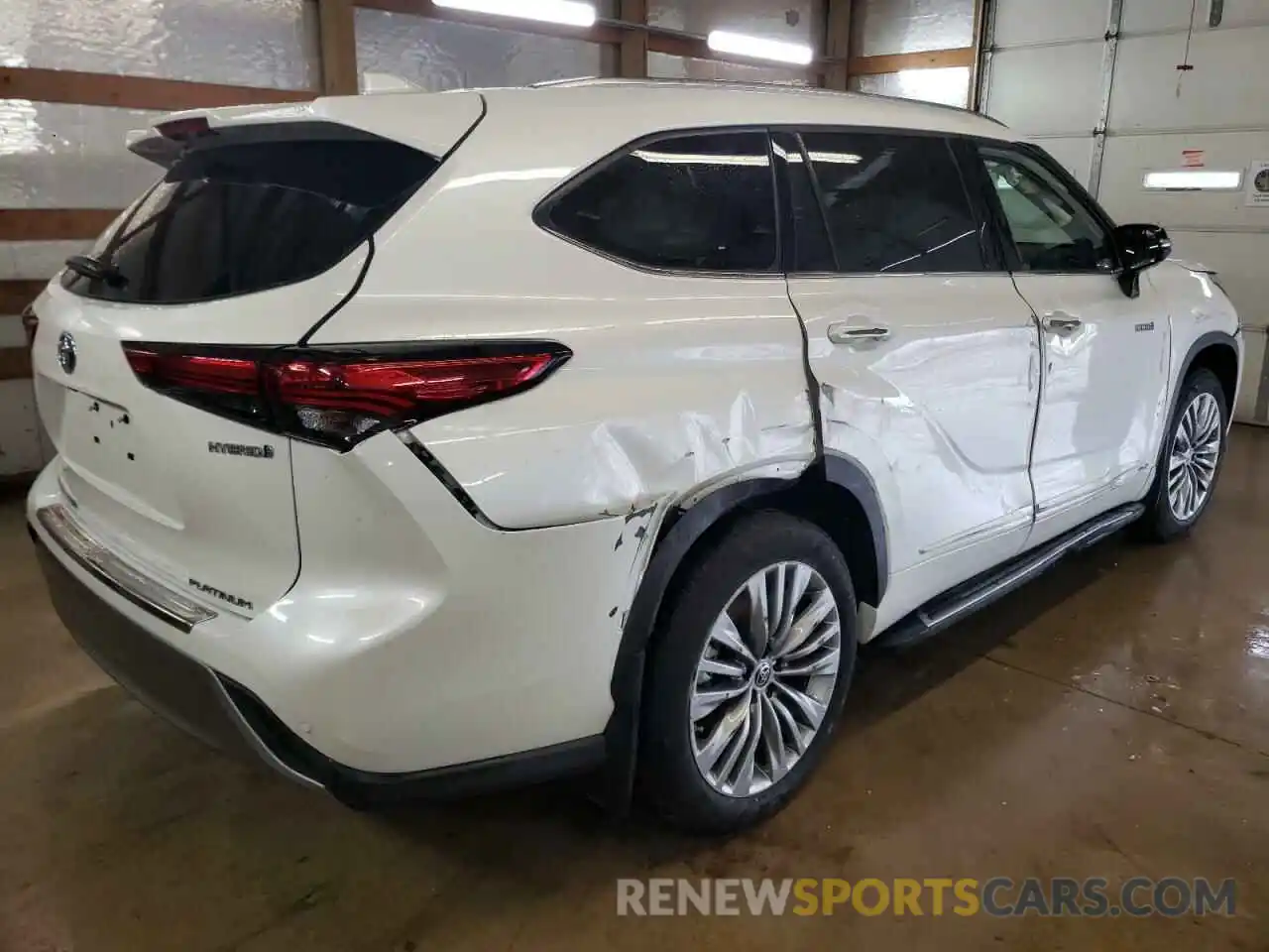 4 Photograph of a damaged car 5TDEBRCH9MS016674 TOYOTA HIGHLANDER 2021