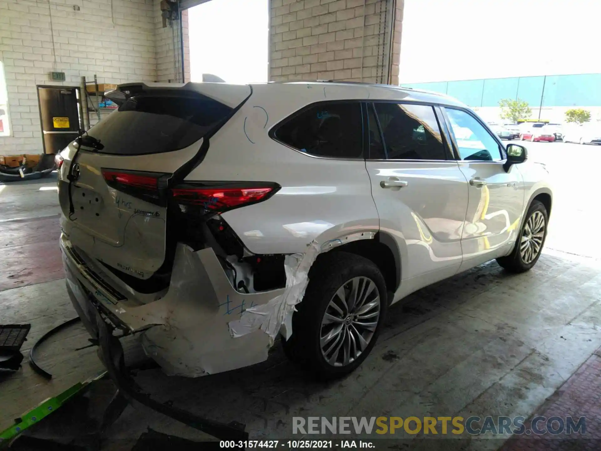 4 Photograph of a damaged car 5TDEBRCH9MS050517 TOYOTA HIGHLANDER 2021