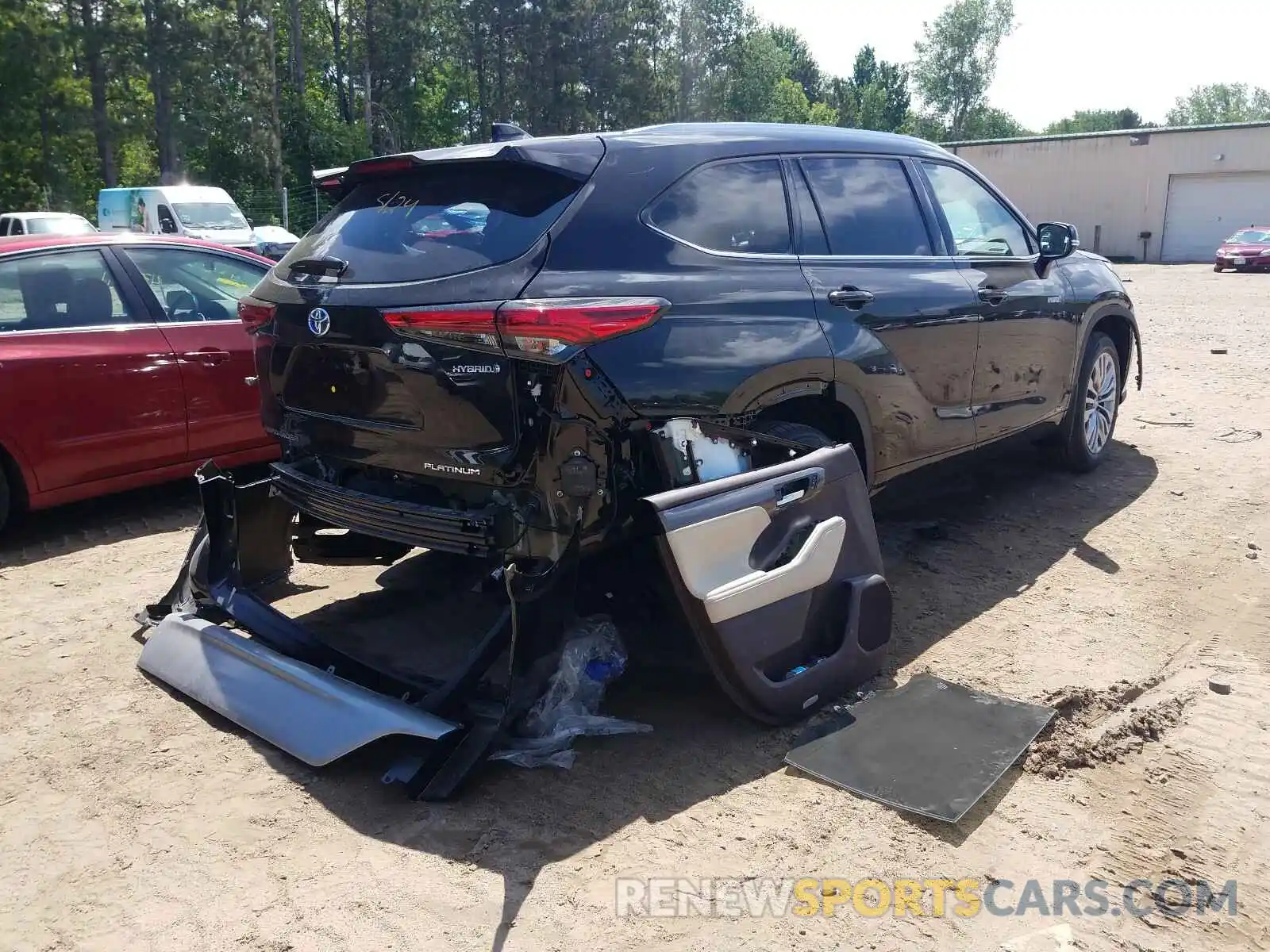 4 Photograph of a damaged car 5TDEBRCHXMS029093 TOYOTA HIGHLANDER 2021