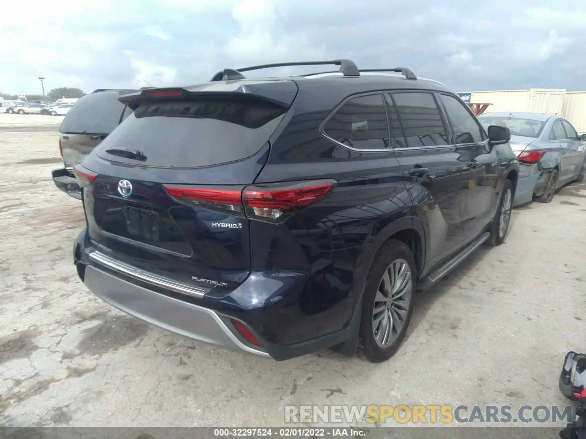 4 Photograph of a damaged car 5TDFARAH0MS008019 TOYOTA HIGHLANDER 2021