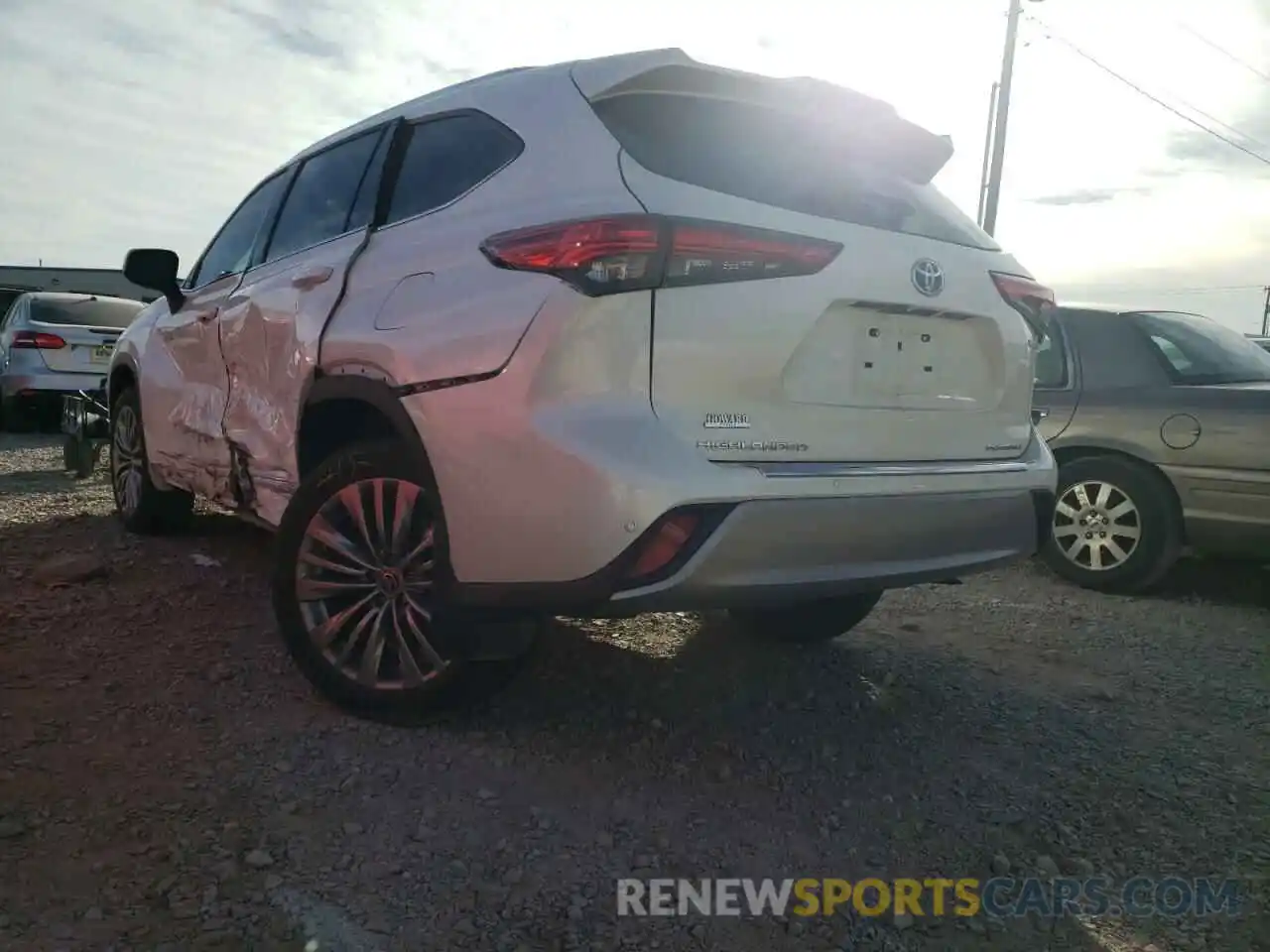 3 Photograph of a damaged car 5TDFARAH1MS008160 TOYOTA HIGHLANDER 2021