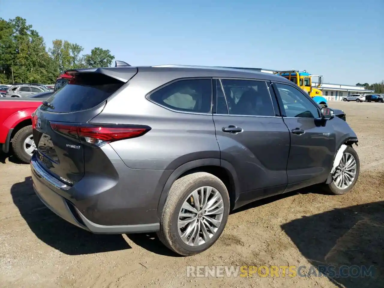 4 Photograph of a damaged car 5TDFARAH1MS012211 TOYOTA HIGHLANDER 2021