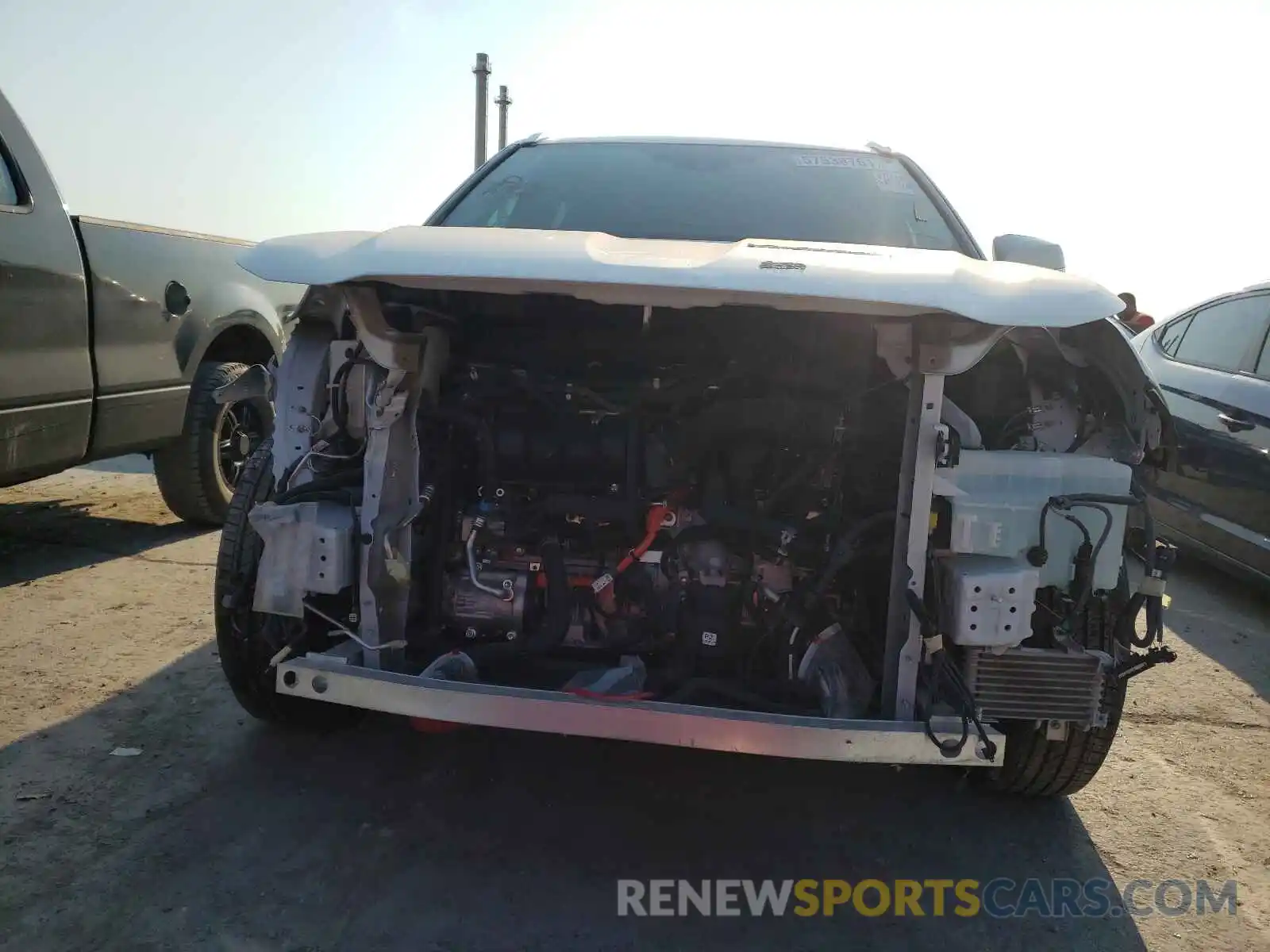 9 Photograph of a damaged car 5TDFARAH2MS004411 TOYOTA HIGHLANDER 2021