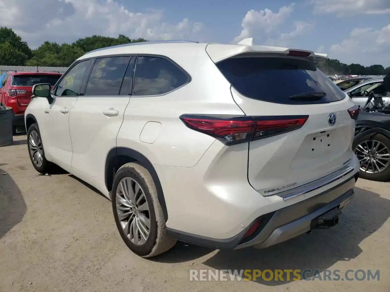 3 Photograph of a damaged car 5TDFARAH6MS008140 TOYOTA HIGHLANDER 2021