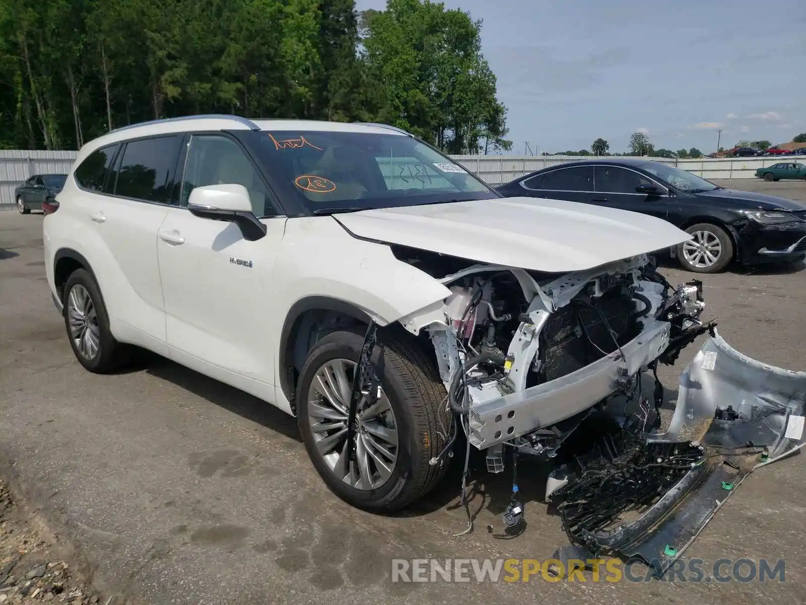 1 Photograph of a damaged car 5TDFARAH6MS008428 TOYOTA HIGHLANDER 2021