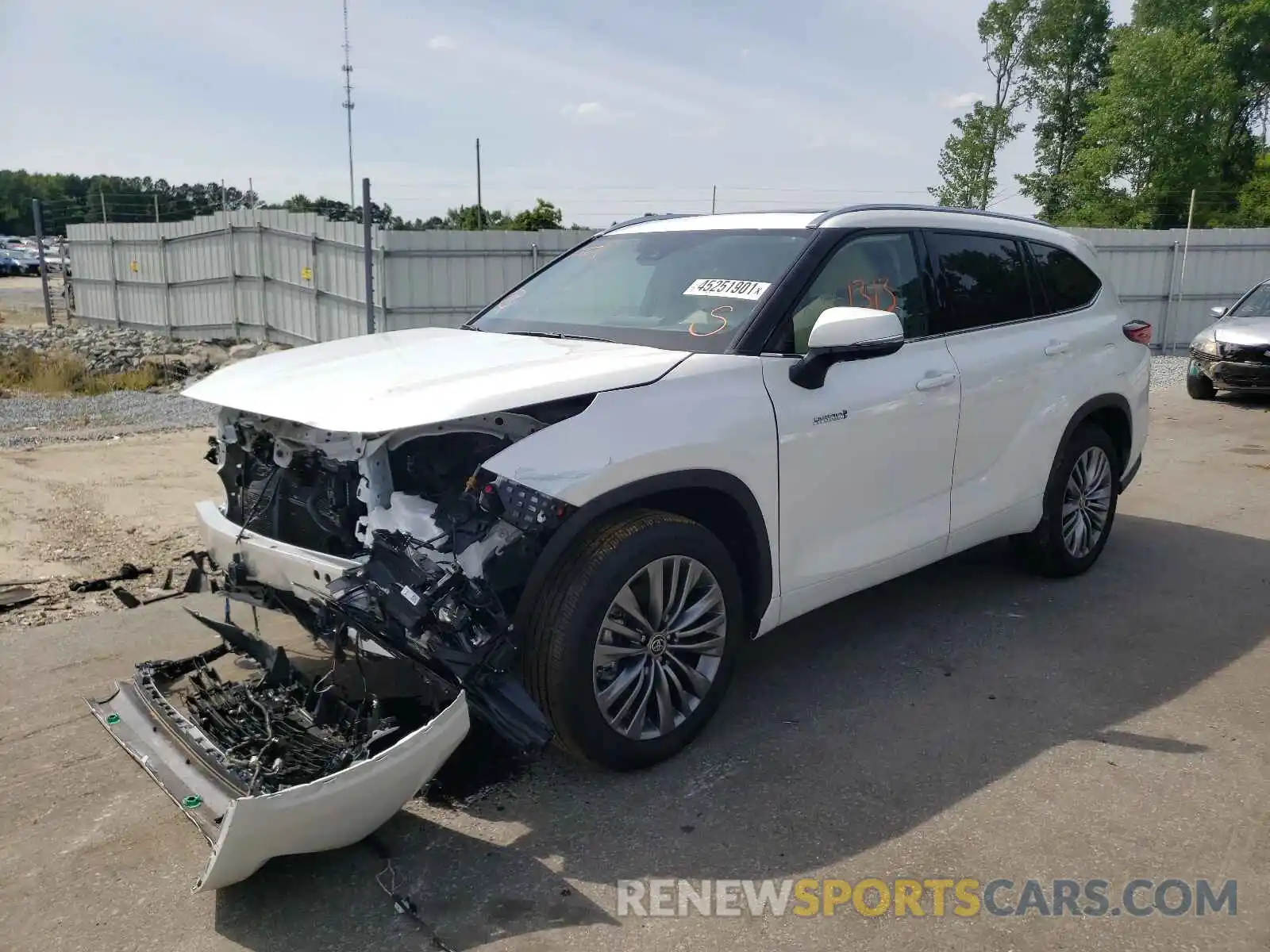 2 Photograph of a damaged car 5TDFARAH6MS008428 TOYOTA HIGHLANDER 2021