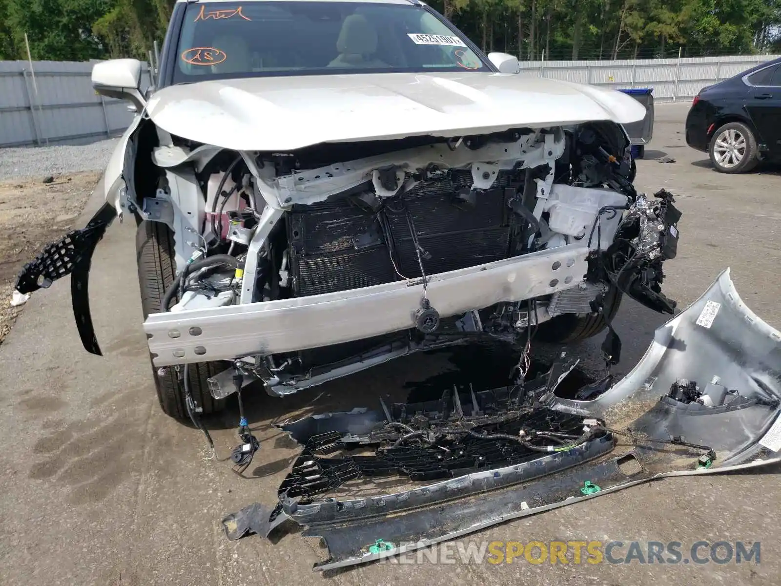 9 Photograph of a damaged car 5TDFARAH6MS008428 TOYOTA HIGHLANDER 2021