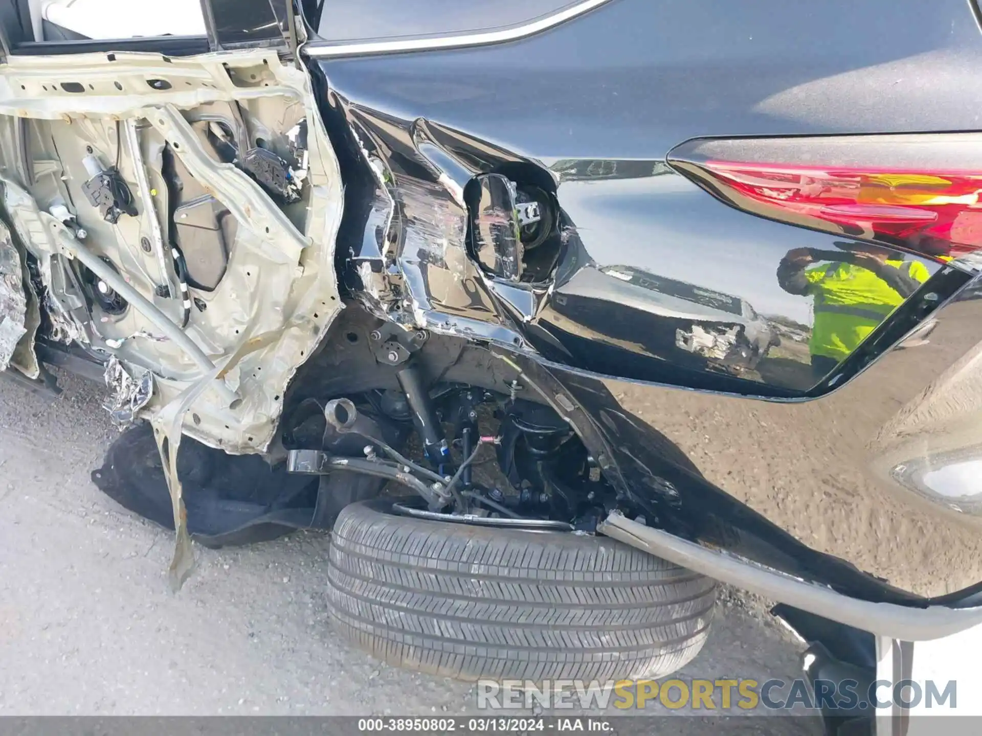 18 Photograph of a damaged car 5TDFARAH8MS007023 TOYOTA HIGHLANDER 2021