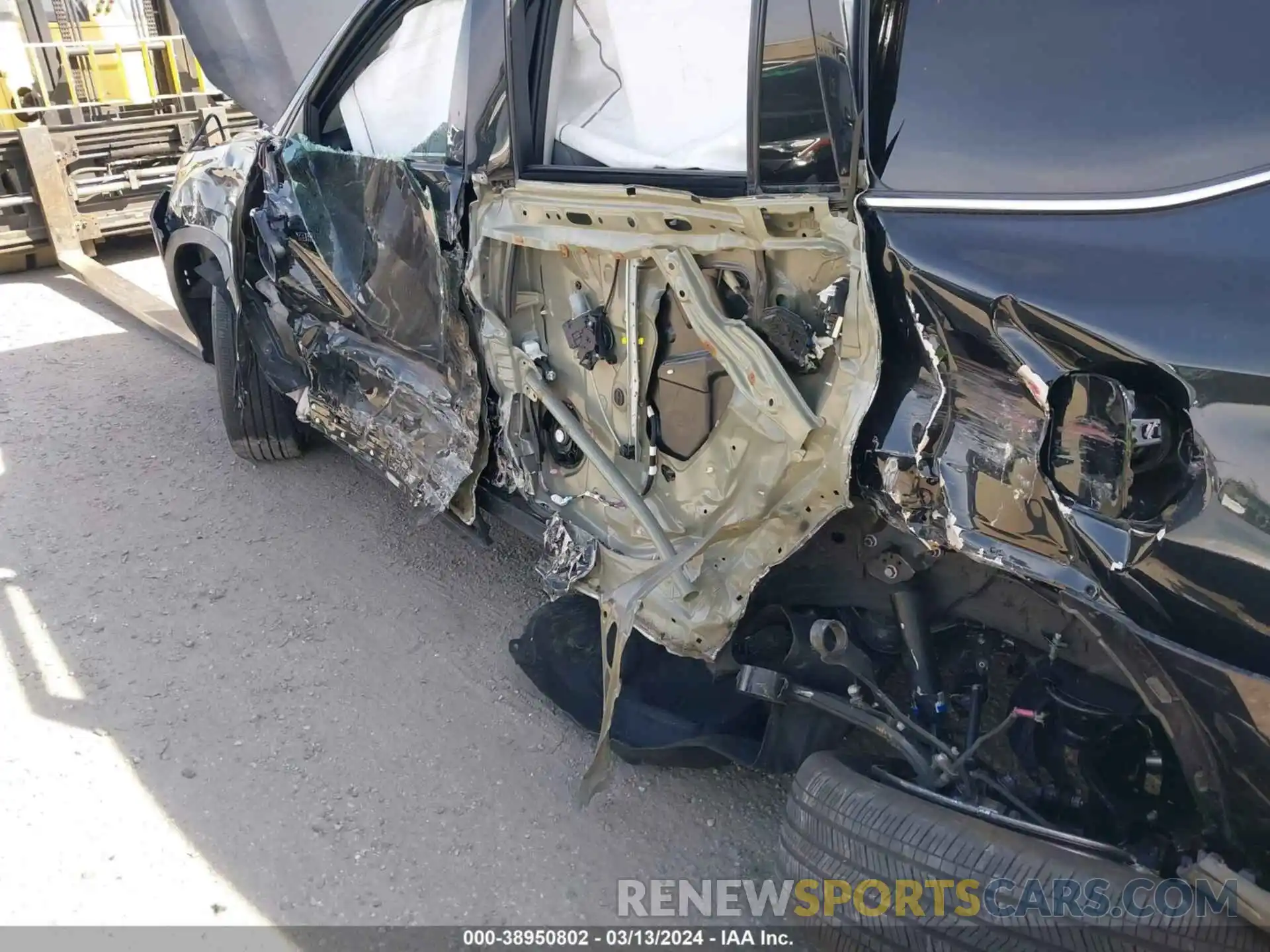 19 Photograph of a damaged car 5TDFARAH8MS007023 TOYOTA HIGHLANDER 2021