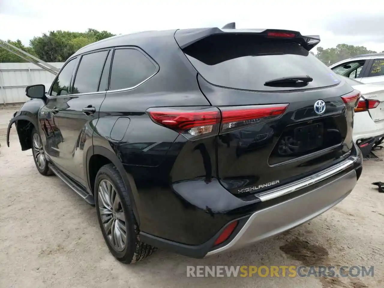 3 Photograph of a damaged car 5TDFARAH8MS009029 TOYOTA HIGHLANDER 2021