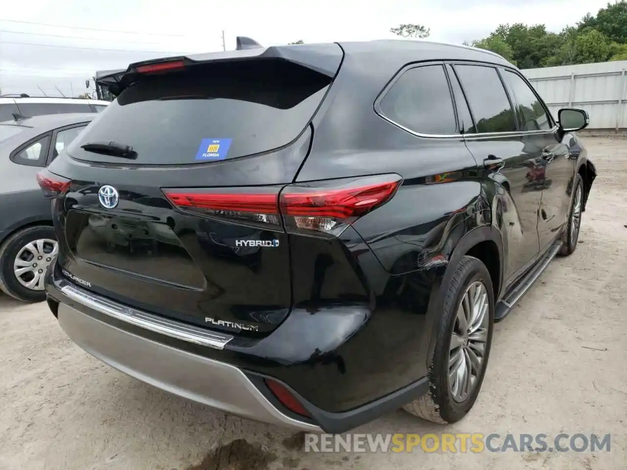 4 Photograph of a damaged car 5TDFARAH8MS009029 TOYOTA HIGHLANDER 2021