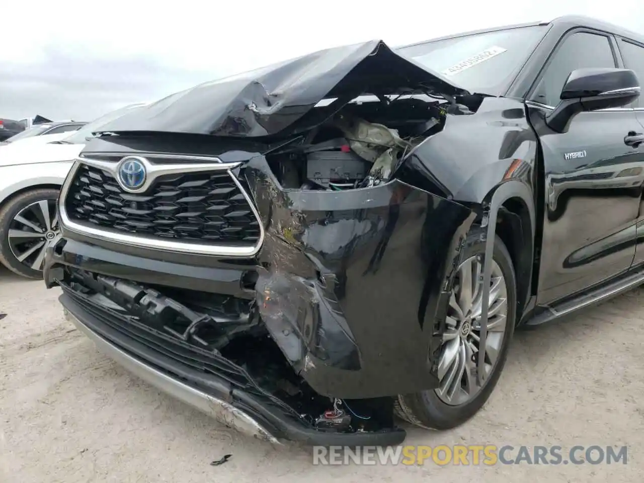 9 Photograph of a damaged car 5TDFARAH8MS009029 TOYOTA HIGHLANDER 2021