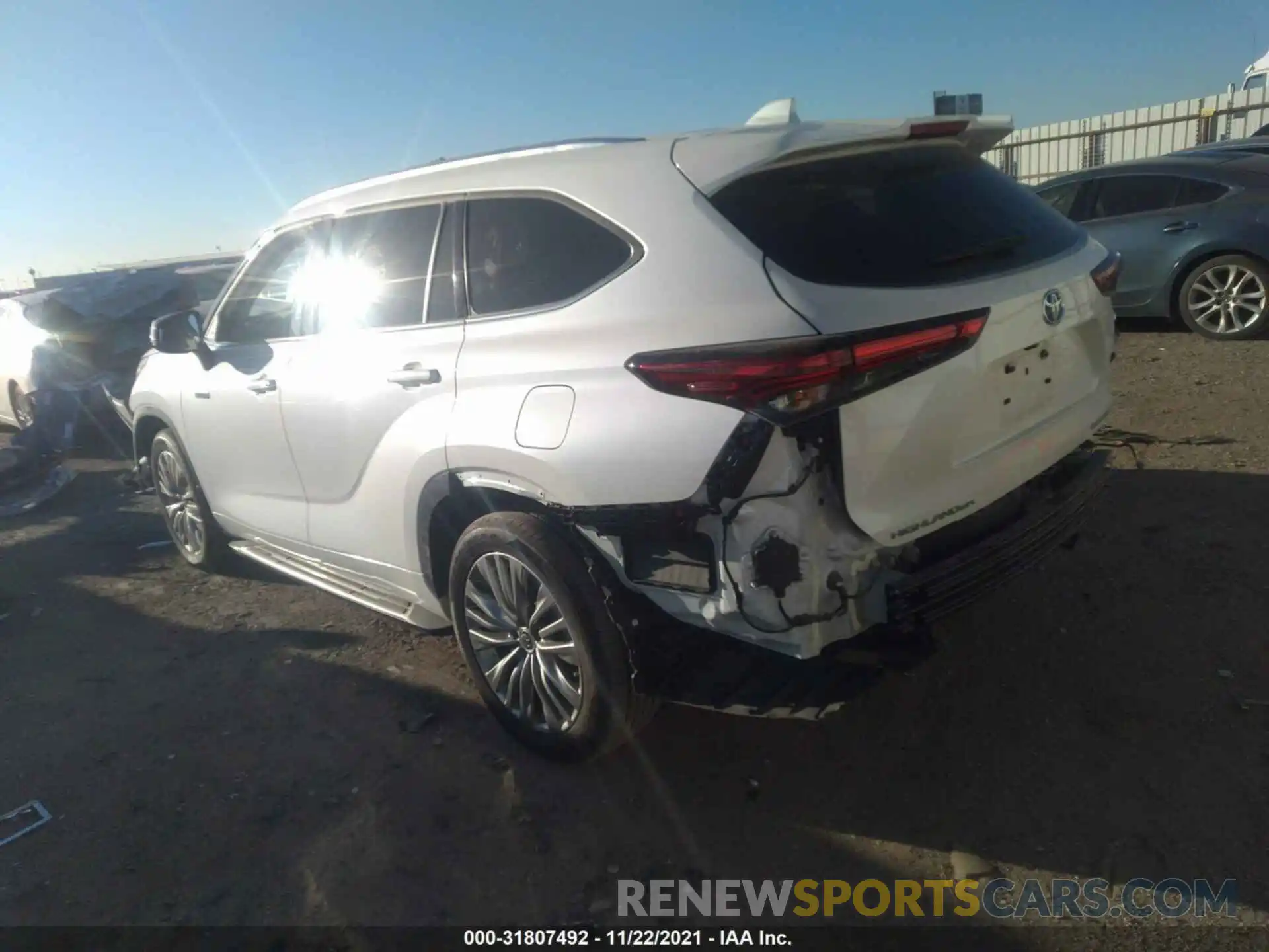 3 Photograph of a damaged car 5TDFARAH9MS005765 TOYOTA HIGHLANDER 2021