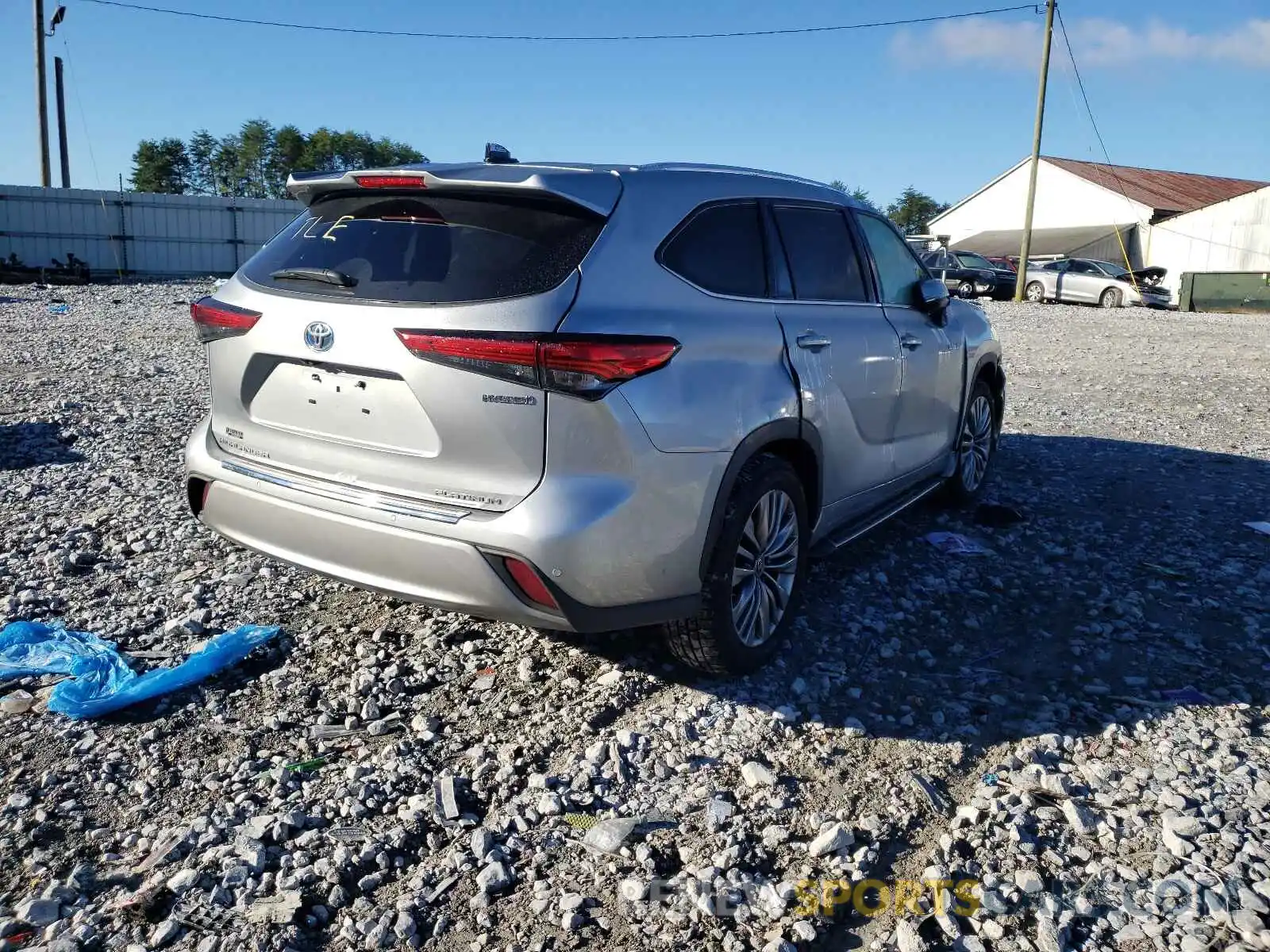 4 Photograph of a damaged car 5TDFARAHXMS005502 TOYOTA HIGHLANDER 2021