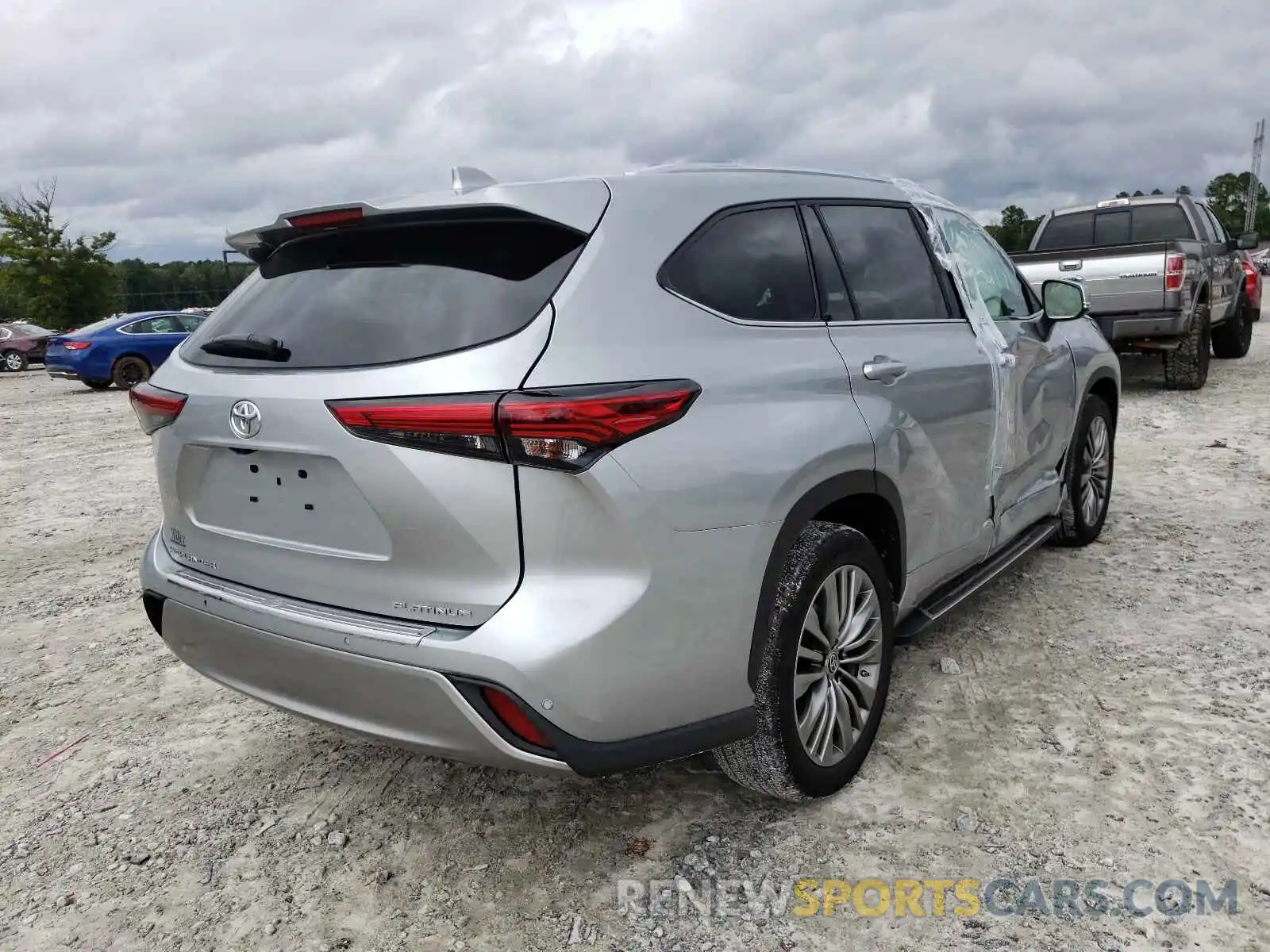 4 Photograph of a damaged car 5TDFZRAH0MS057634 TOYOTA HIGHLANDER 2021